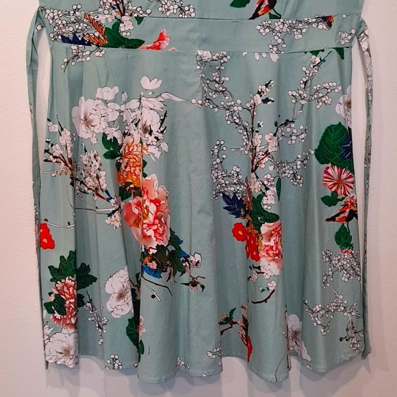 Lovely floral dress - Picture 2 of 14